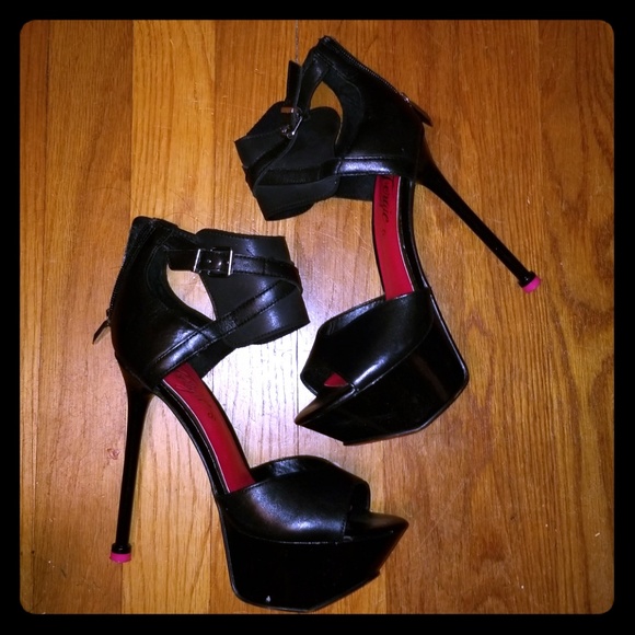 Heels - Picture 1 of 1